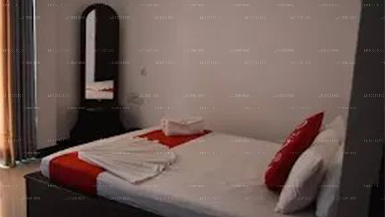 Capitol Bungalow, Kirinda