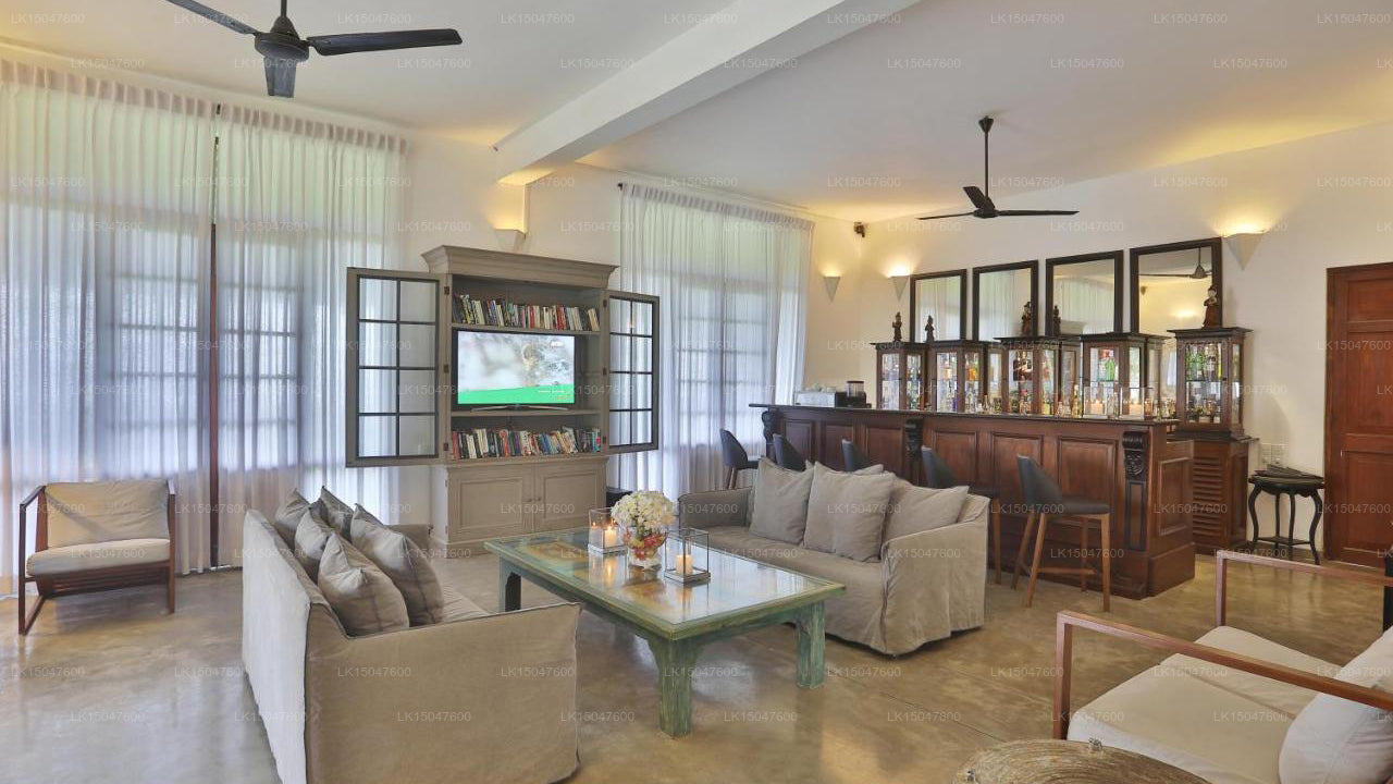 The Frangipani Tree, Talpe