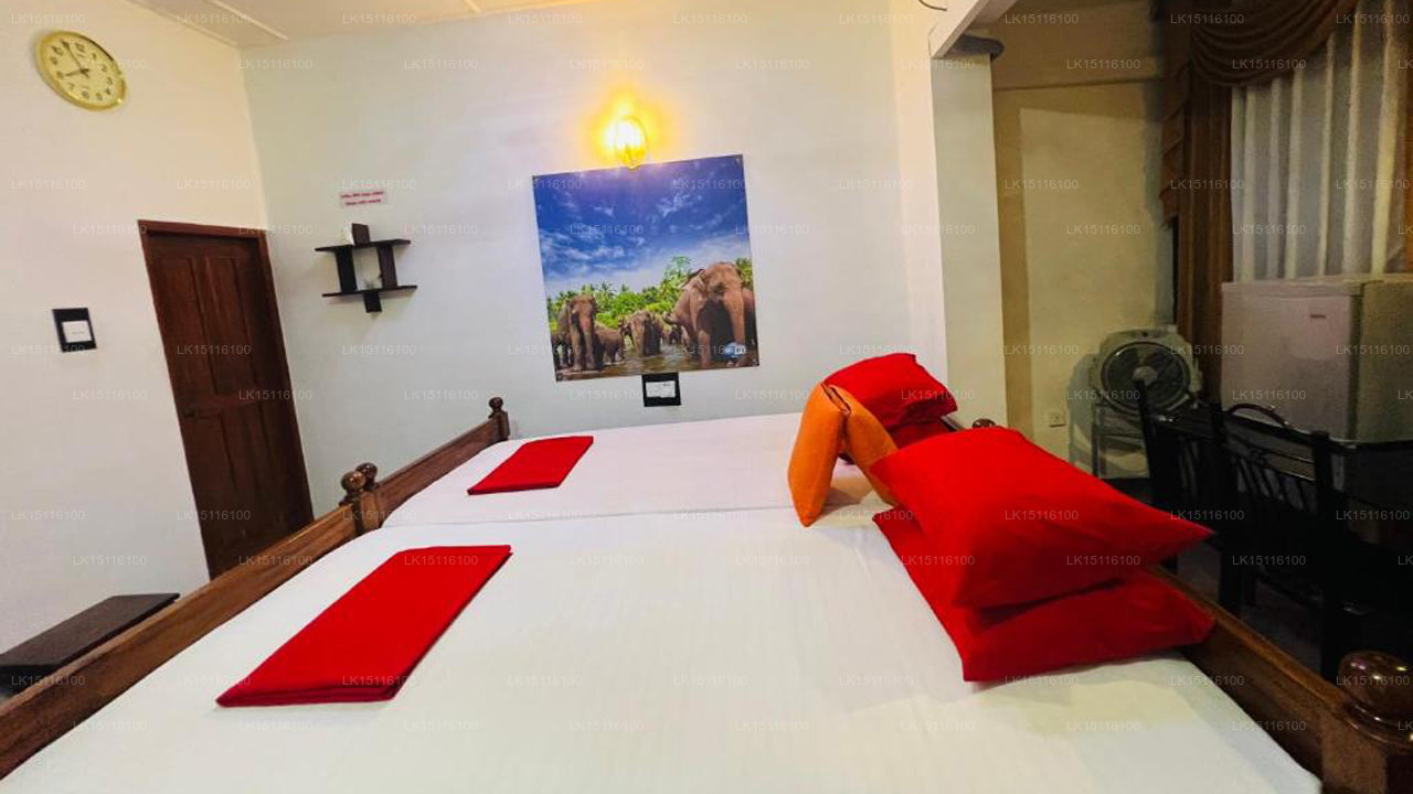 Senathilaka Guest Inn & Restaurant,  Puttalam