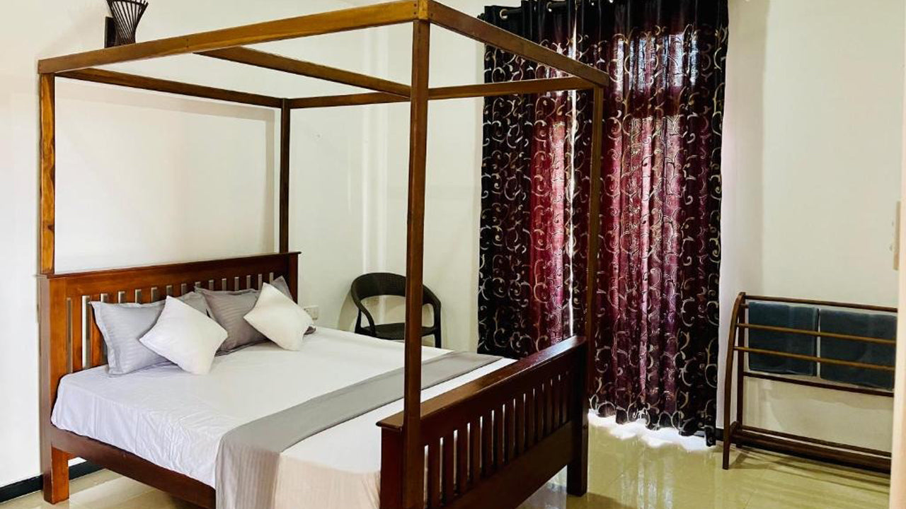 Sand & Surf Guest House, Negombo