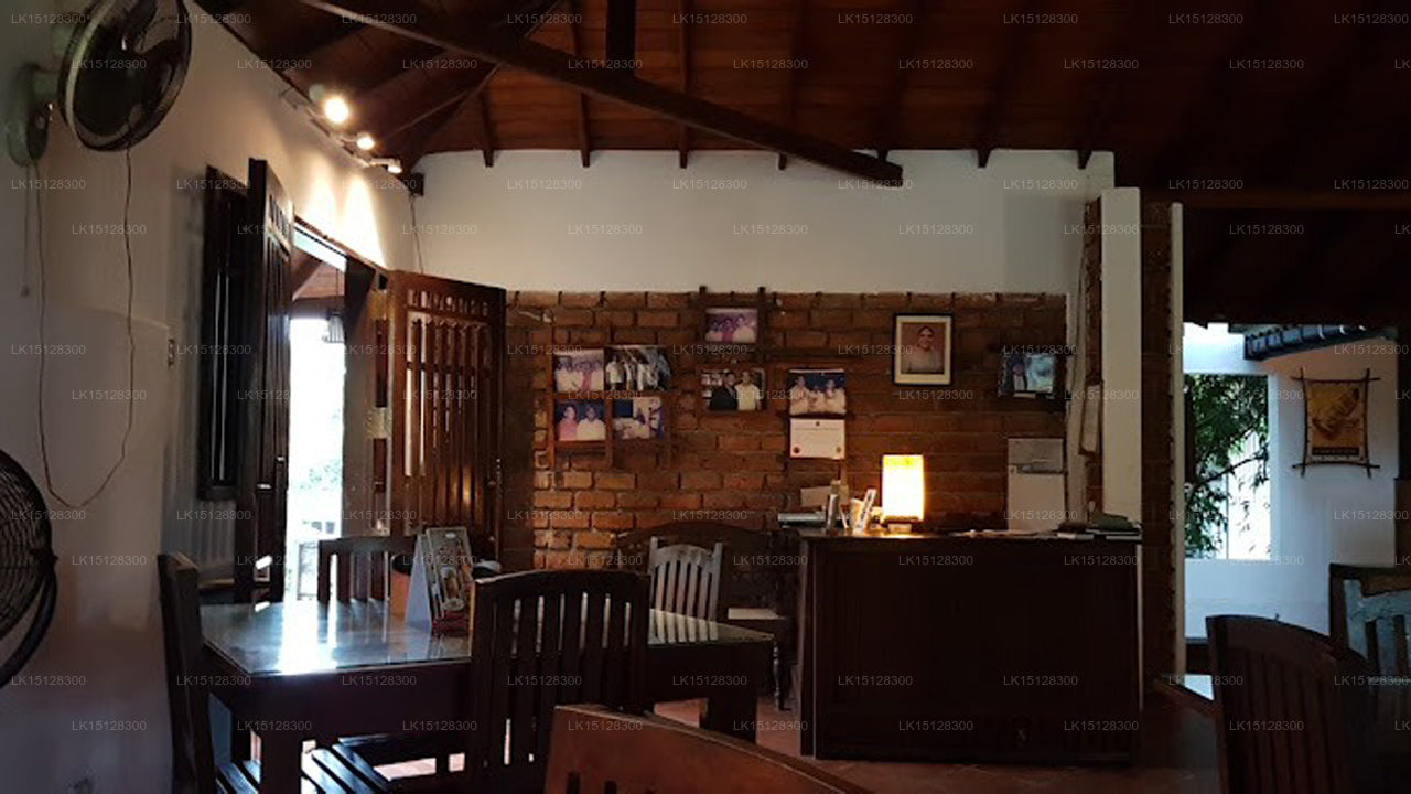 Otel Chalets, Gampaha