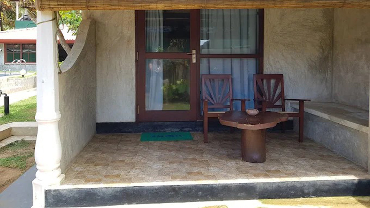 Janus Paradise Rest, Induruwa