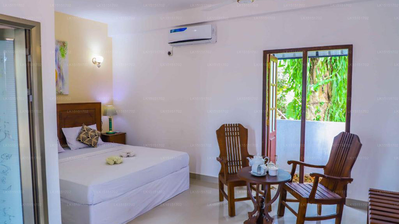 Ilamparuma Hotel, Weligama