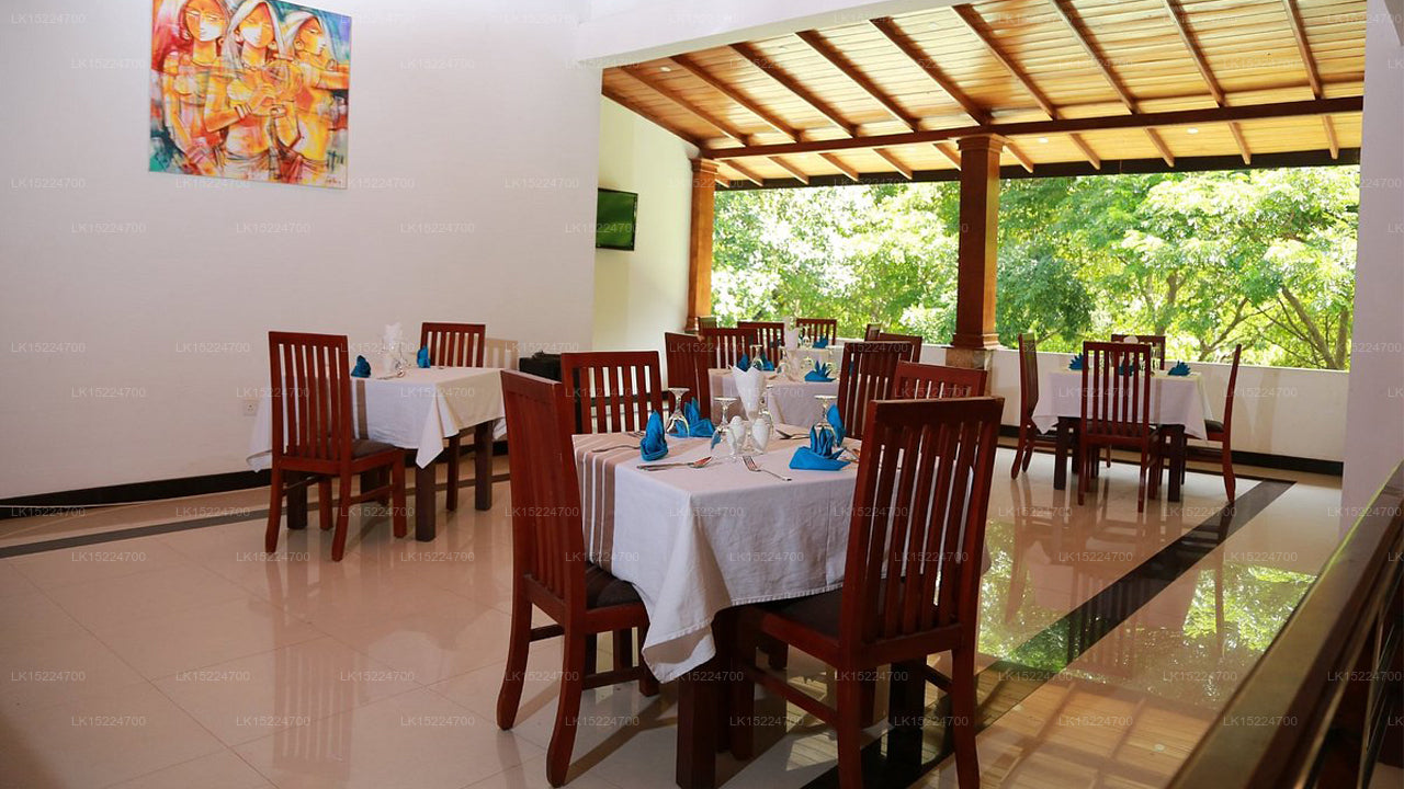 Grand Kalundawa Waterfront Resort, Dambulla
