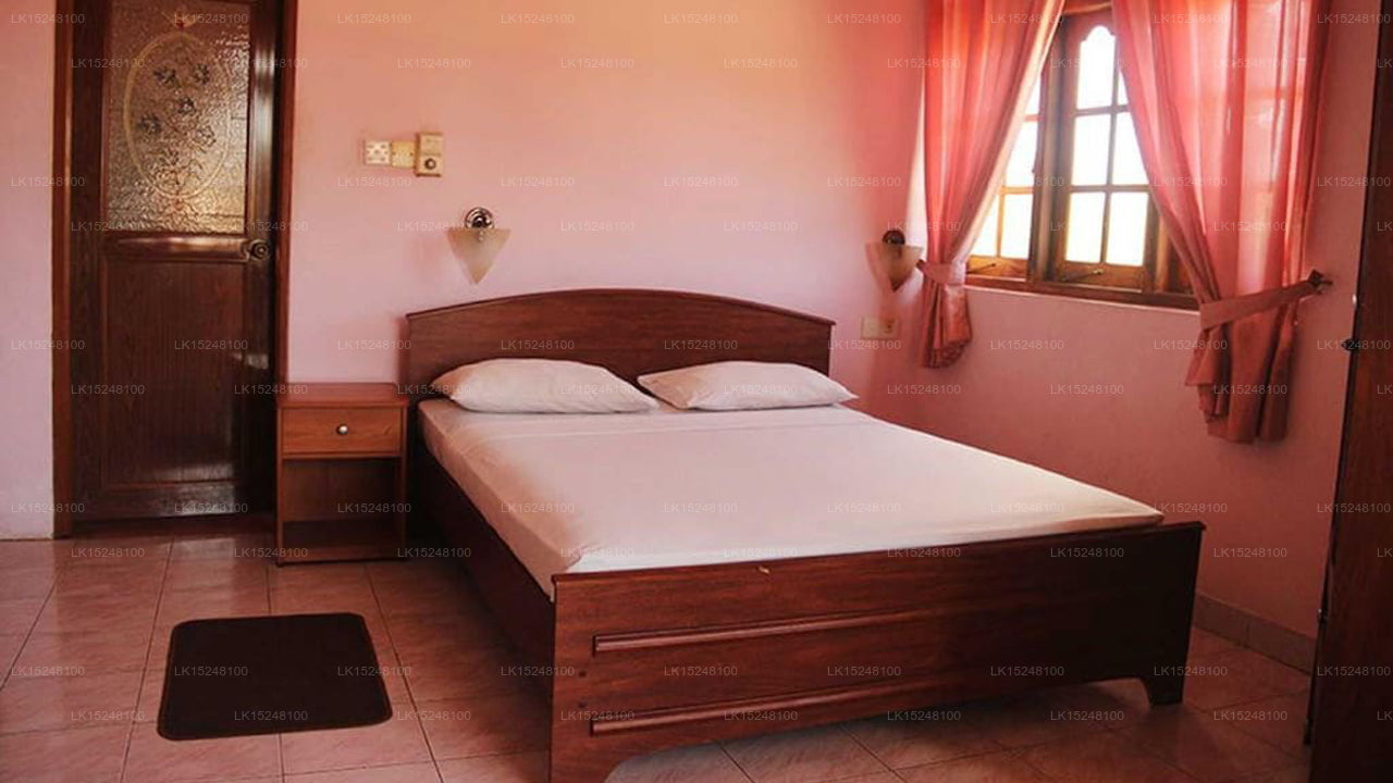 Yoho Hotel Red Rose, Negombo