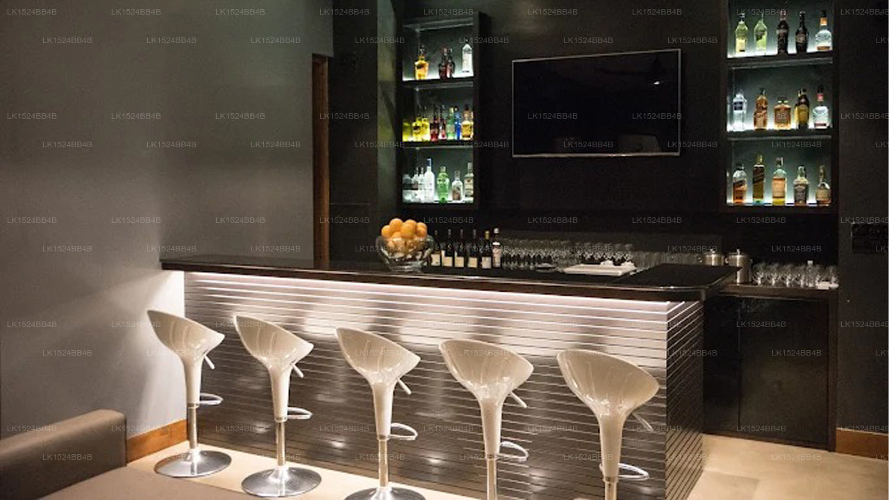 The Villa by Contemporary , Wadduwa