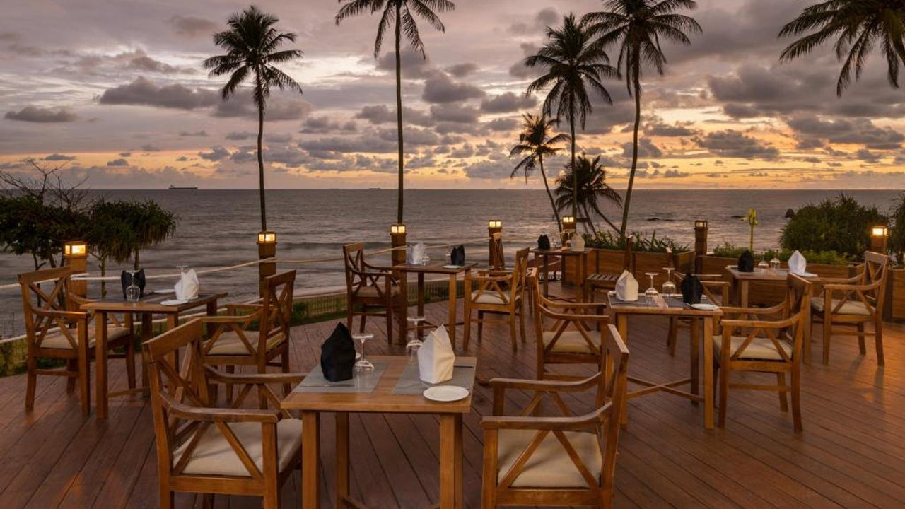 Oceanfront Condo by the Beach, Galle