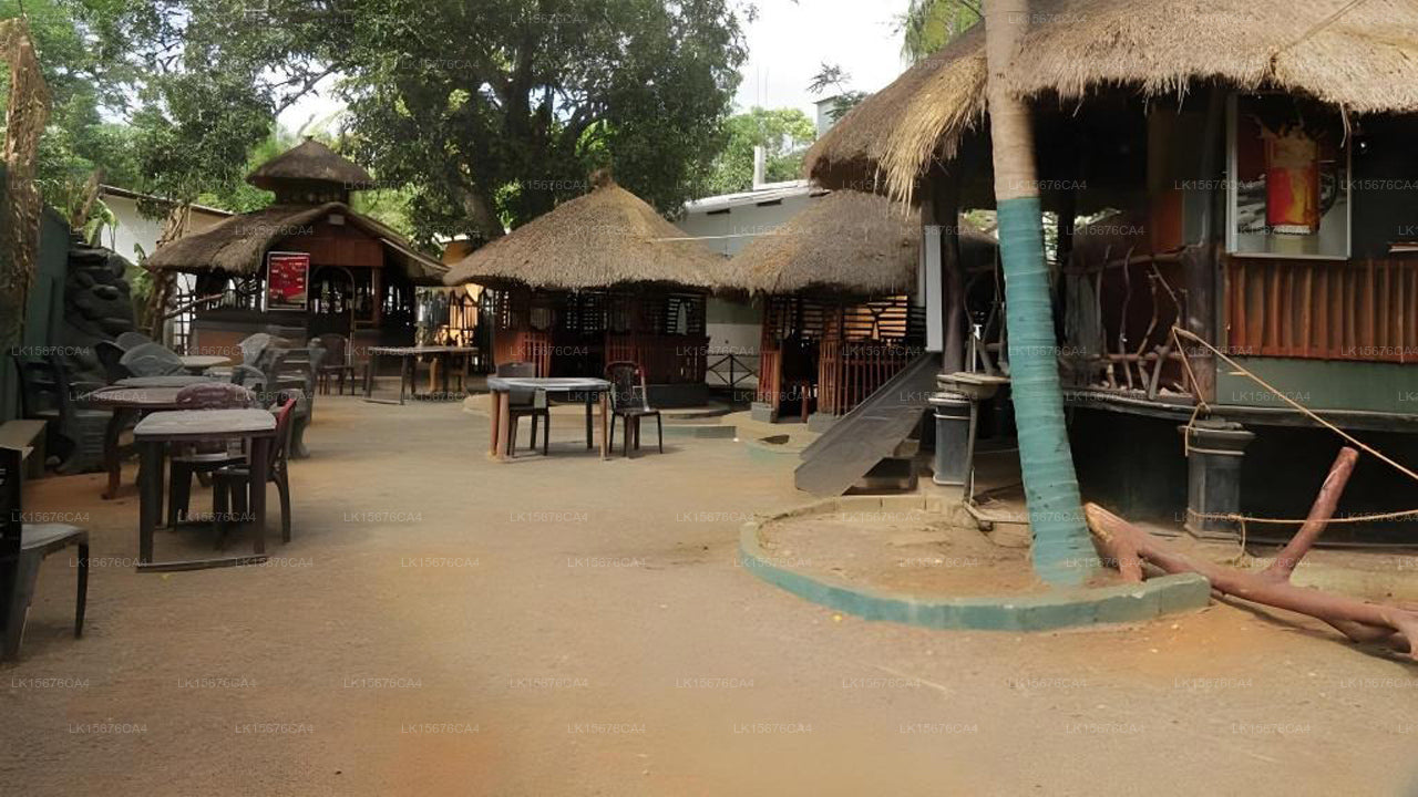 Thampa Tourist Hotel in, Vavuniya