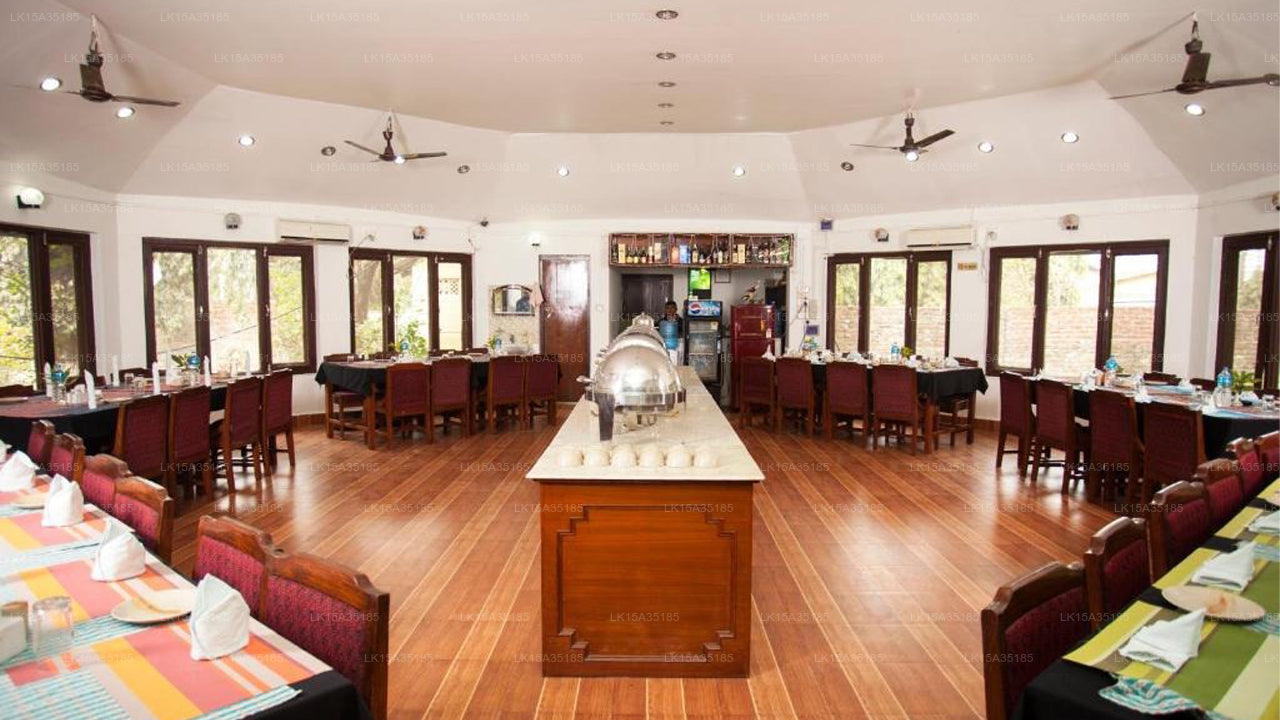 Way to Jungle Safari Resort, Udawalawe