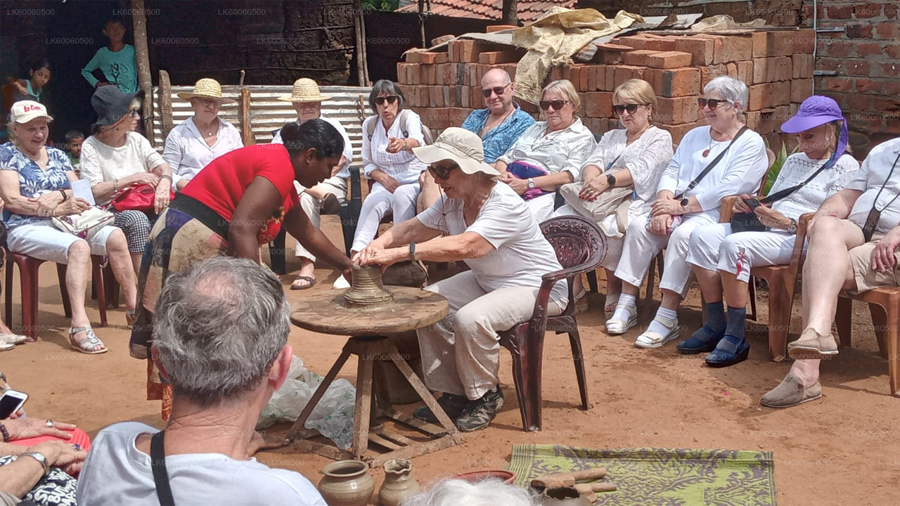 Prohlídka vesnice Hiriwadunna z Habarany