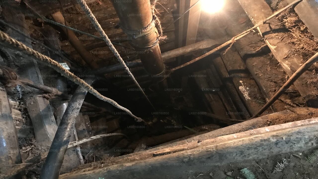 Prozkoumejte doly na drahokamy v Rathnapuru z Wadduwy