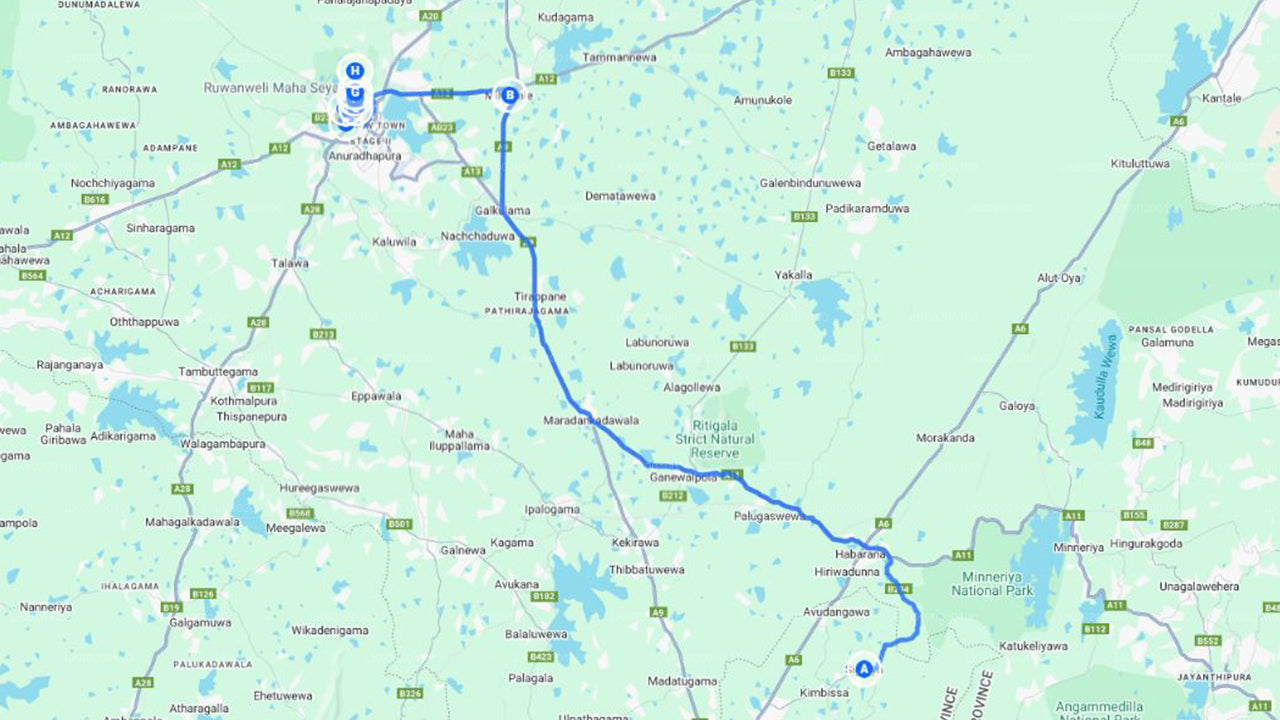 Posvátné město Anuradhapura ze Sigiriye