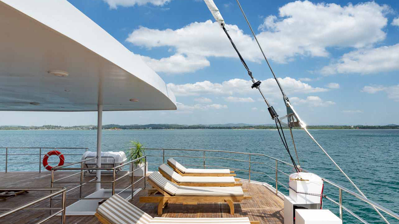 Zážitek z noční plavby z Mirissy na lodi Ocean Diamond