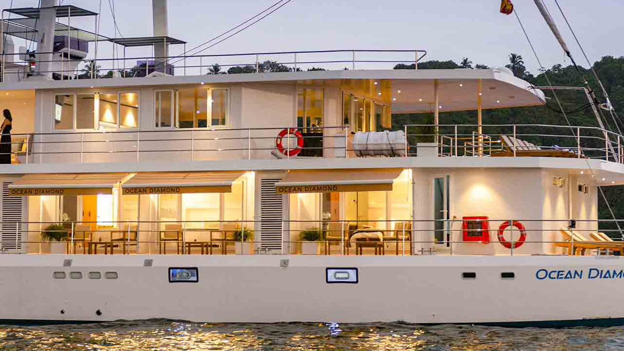 Zážitek z noční plavby z Mirissy na lodi Ocean Diamond