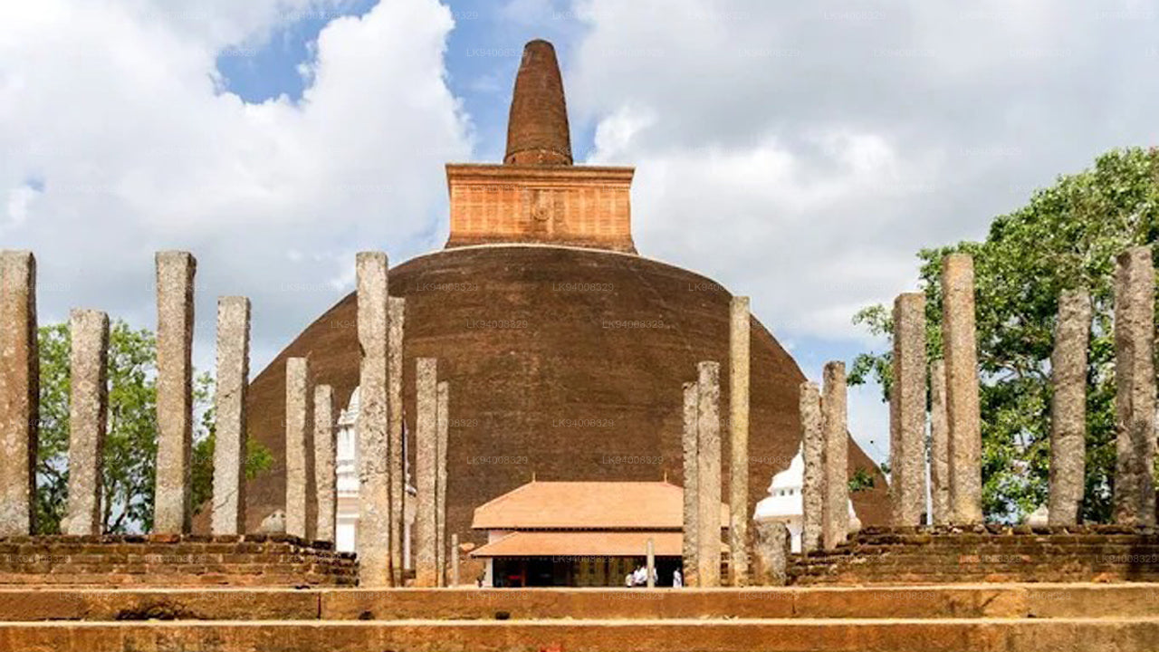 Posvátné město Anuradhapura z Colomba