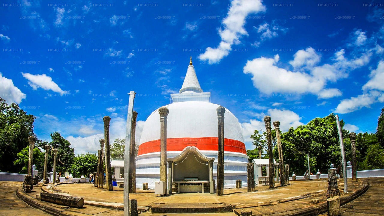 Posvátné město Anuradhapura z Colomba