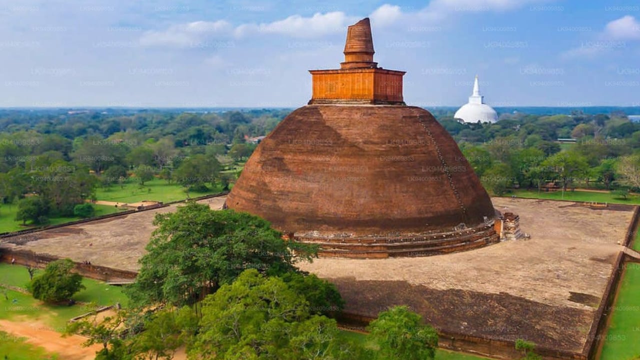 Posvátné město Anuradhapura z Colomba