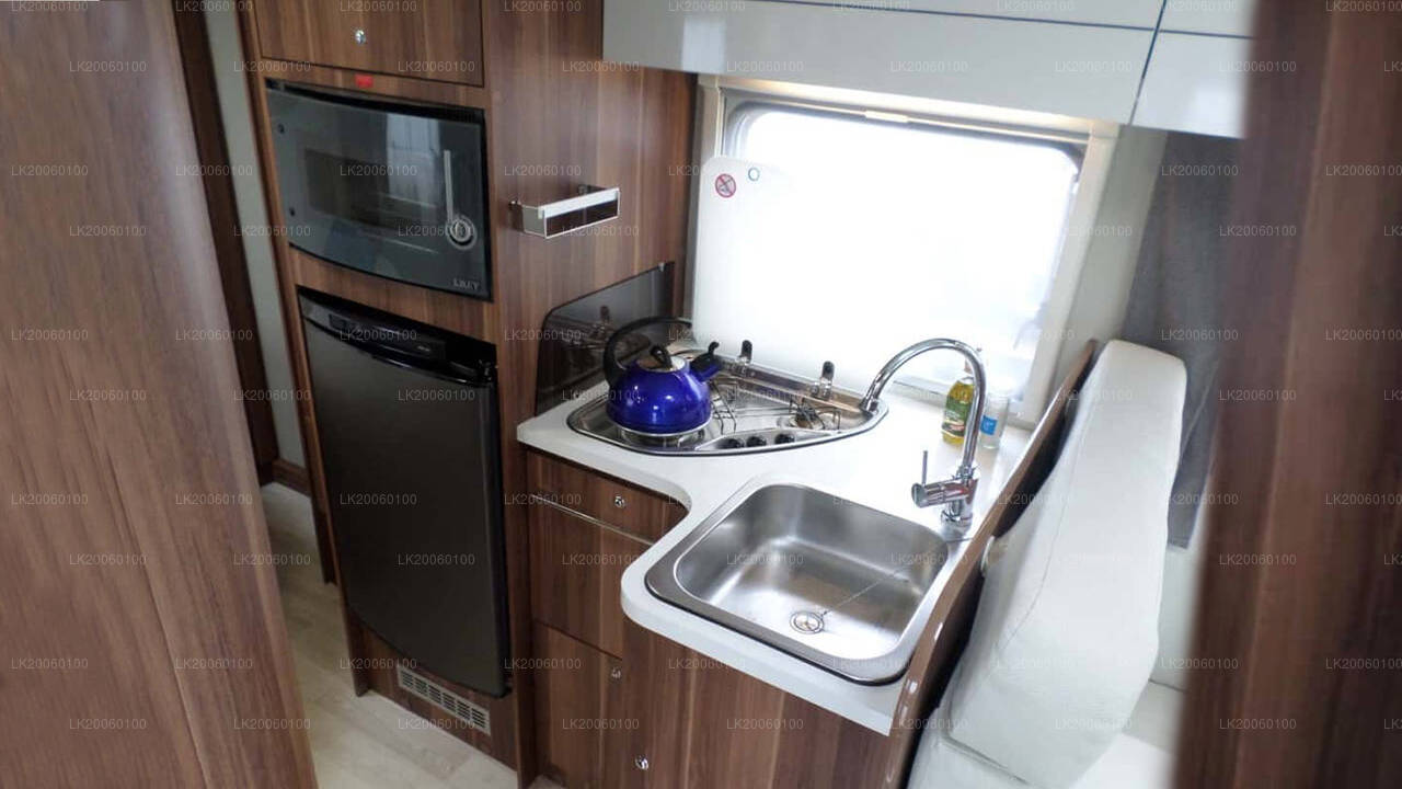 Půjčovna obytných vozů s řidičem (Roller Team Zefiro 269P)