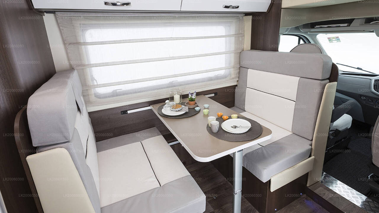 Půjčovna obytných vozů s řidičem (Roller Team - Zefiro 690G)