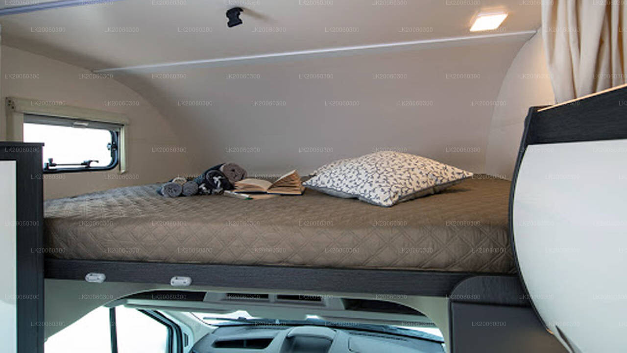 Půjčovna obytných vozů s řidičem (Roller Team - Zefiro 690G)