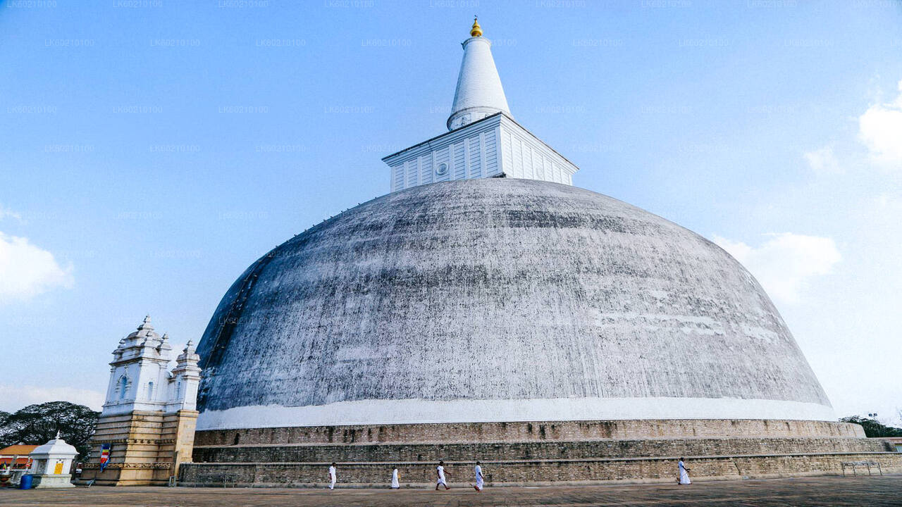 Posvátné město Anuradhapura ze Sigiriye
