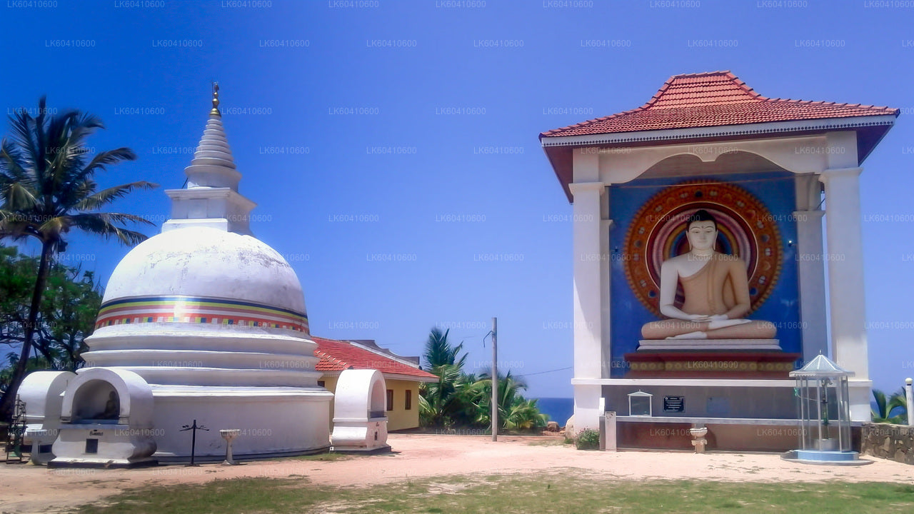 Skryté chrámy a odlehlé pobřeží z Unawatuny