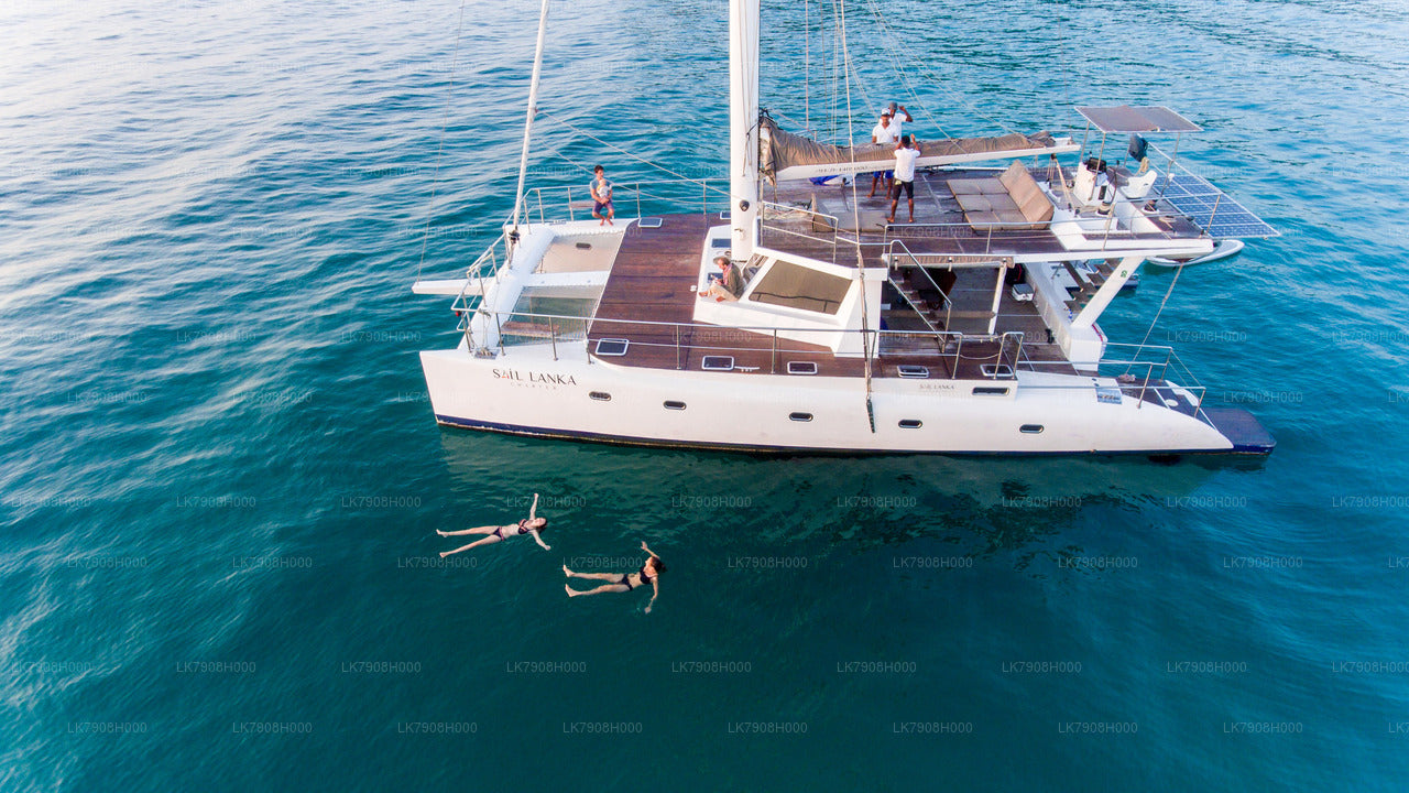 Noční plavba na lodi z Mirissy