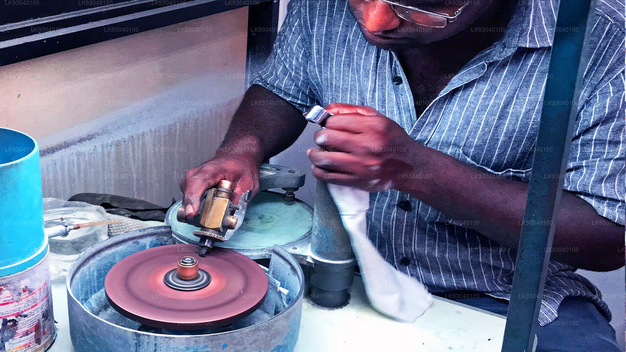 Workshop drahokamů a šperků z Mirissy